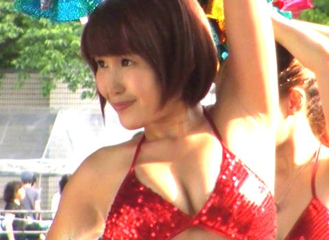 （岩佐萌）現役のチアしかも人妻のボディは堪らない！巨乳を揺らし男の肉棒を挟み込む姿に興奮w