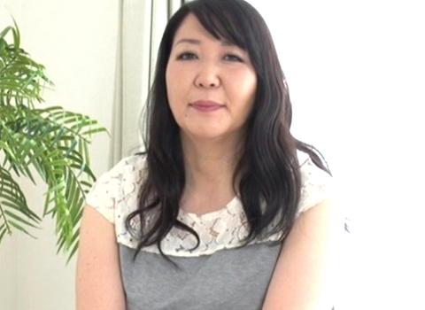 （徳島美沙）ぽっちゃり五十路の人妻は恥ずかしい姿を晒しながら我を忘れ喘ぎまくるw