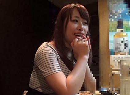 居酒屋で飲んでる人妻をナンパ！宅飲みしながらそのままNTRの不貞妻…