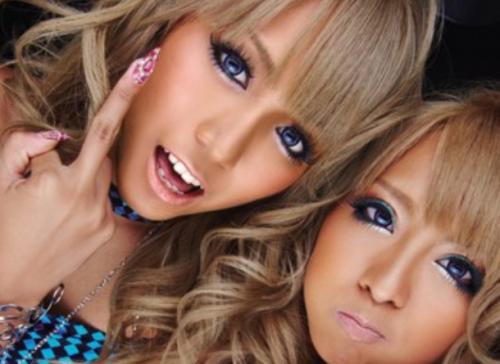 <泉麻那 桜りお>オラオラGALがブチ切れ淫語言いまくる肉食GALのイケイケSEXだ！