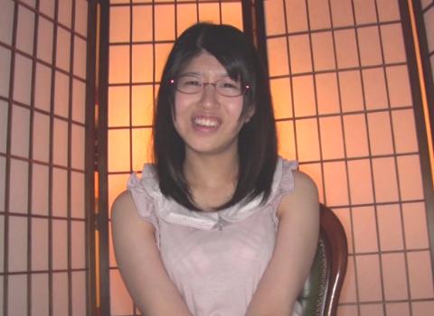 ≪巨乳≫見かけは地味！専門学校生の二十歳のメガネの女子は服を脱いだら爆乳しかもとんでもない変態ドスケベ女www