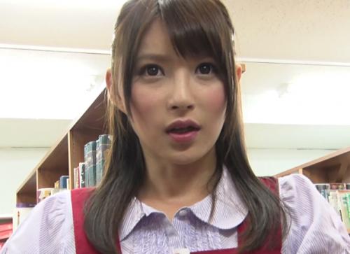 【波木はるか】静かな館内でのドキドキSEXは満更ではない！ショタに肉棒ハメられるw