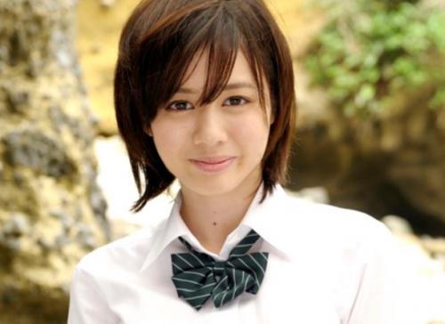<吉川あいみ>可愛い笑顔にウブな雰囲気…スレンダーで大きく綺麗なおっぱいはクビレが最高のカラダw