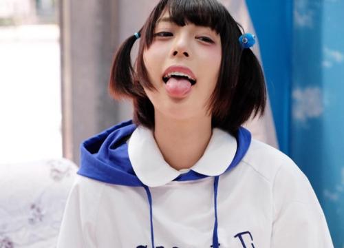 《マジックミラー号》ロリ顔の可愛い不思議ちゃんがミニスカノーパンでセックスしちゃうw