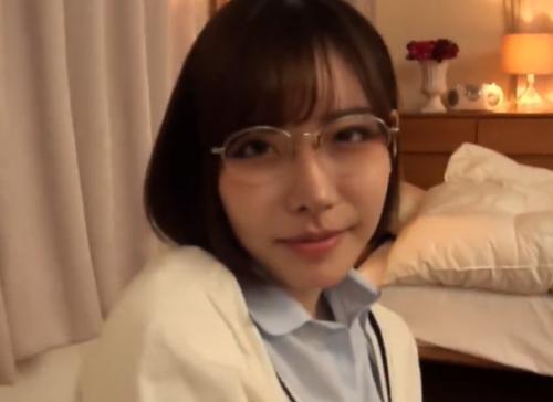 《深田えいみ》真面目な女教師の正体はスケベな女だった！ド変態先生w
