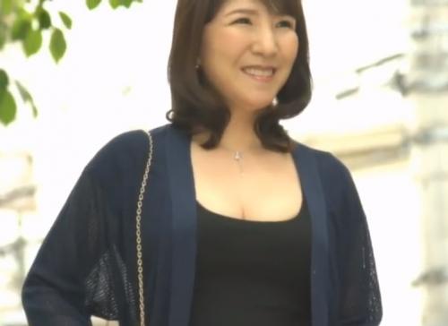 《西尾小春》四十路の美熟女が旦那からも相手にされず見せる性欲が半端無くエロいw
