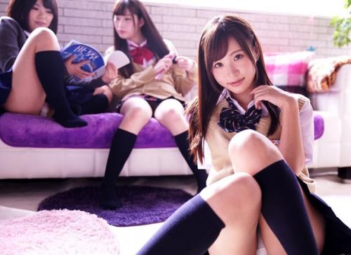 <天使もえ>マジックミラーの向こうには可愛いJKたちが待機し個室では制服のまま施される卑猥な行為で癒される…