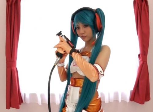 <みづなれい>激カワすぎる歌姫がコスプレのままSEX！ずらしながら挿入するなんて最高w