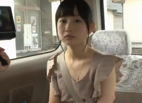 《神坂ひなの》見られるだけで感じるのにみんなの前でSEX…公開ファックでアヘアへの美少女！