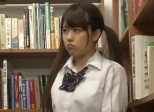 通学途中に痴漢されマンコが濡れたまま学校に行くと誘惑しまくり図書館で肉棒刺し込むw