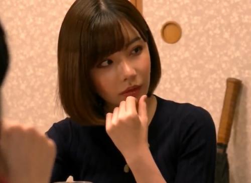 《深田えいみ》巨漢先輩にノリノリで2次会に誘われ自宅についていくとNTR…