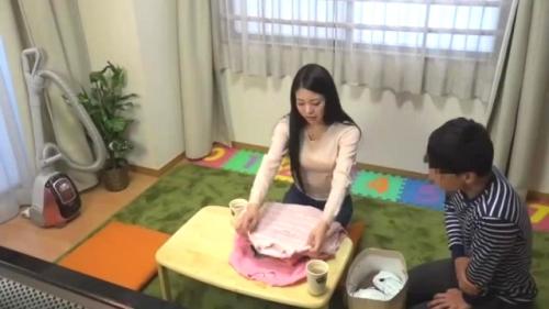 【 盗撮】 妻に逃げられ、家事に育児に振り回される哀れな姿に同情してくれるママ友・・・