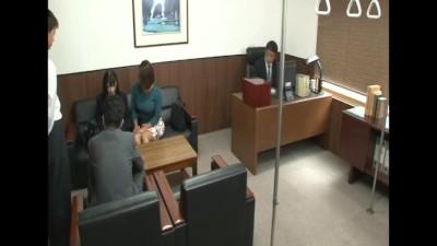 『女子校生』痴漢行為で母も娘も敏感になったカラダはチ○ポを受け入れ！！