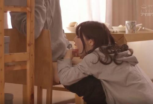 【相沢みなみ】彼女の友達が浮気相手！彼女がいない間にヤリまくり生活。彼女との通話中にフェラされて・・・