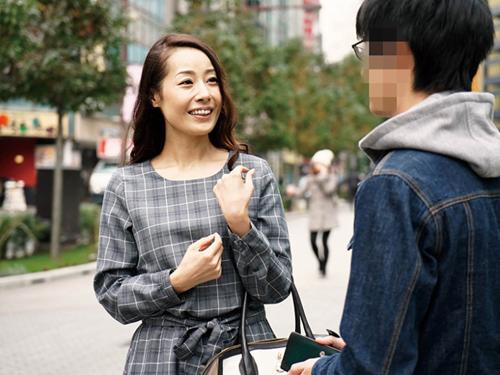 【逆ナンパ】年上のお姉さんはどうかな？肉食系熟女が若い男をホテルに連れ込みチンポ貪る