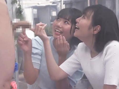 「彼氏よりおっきい♡」童貞チンポに大はしゃぎ！2人のJDが奪い合うように連続中出し3P筆おろし
