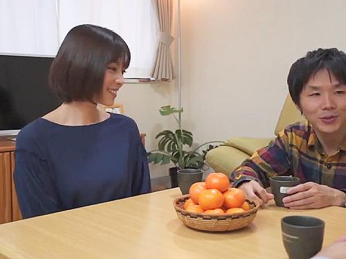 父の再婚相手の義母とコタツの中で触り合いっこ！父が出かけた隙に中出しで寝取るバカ息子