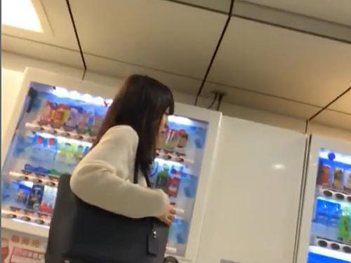 【痴漢】大人しそうなOLをストーキングして電車で指入れしたら「あ…♡」