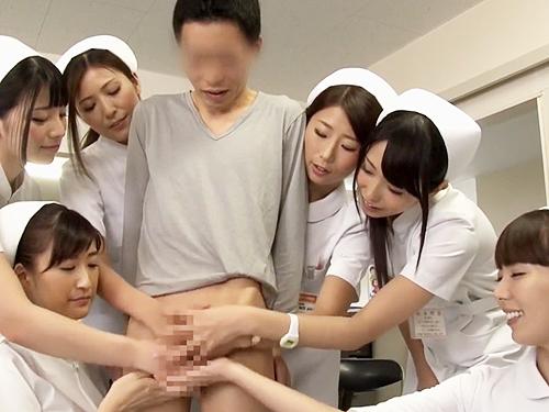 【ハーレム手コキ】患者のチンポを使って潤滑液の検討会をする6人の看護師