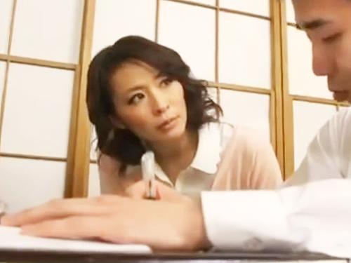 【母子相姦】勃起症状を母に相談する息子…嬉しそうにデカチンをハメて中出し性処理するババァ