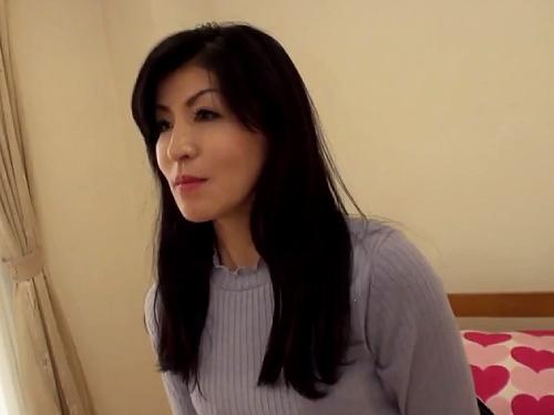 【熟女】普通のおばさんが一番エロい！電マでお漏らしするダラしないマンコを高速ピストン責め