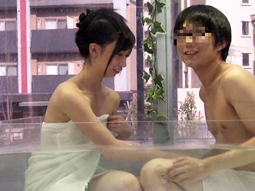 【MM号】友達同士の男女に混浴させエロミッション！ローションぬるぬる素股で理性崩壊！