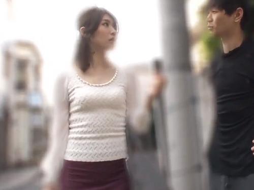 【人妻レイプ】買い物帰りの若妻を倉庫に連れ込み強制手マン＆バイブでお漏らしさせ犯す！