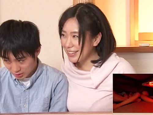 他の家族にバレずにコタツに隠れて母と息子が近親相姦！息子のチンポでイキまくるババァ