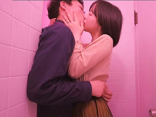 「結婚するんだ」という元彼を誘惑し朝まで中出しSEXでお祝いしてあげる人妻で子持ちの元カノ