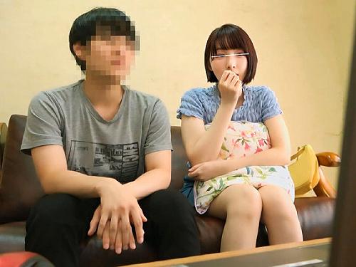 幼馴染とAV鑑賞したら…興奮したのか隣でオナニー始めたのでエッチを誘ってみたら中出しできた