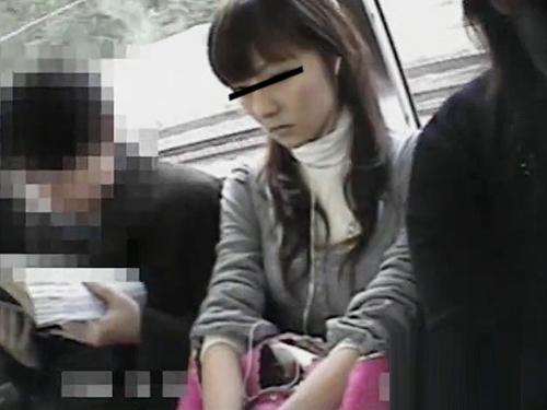 【パンチラ盗撮】1人のJKを3年間逆さ撮りし続けた記録…どんどん美人になっていくw