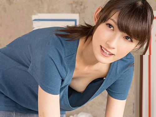 「あれ？乳首勃ってますよ？」ゴミ捨て場に捨ててあったエロ本を見ていたノーブラ人妻を襲う！