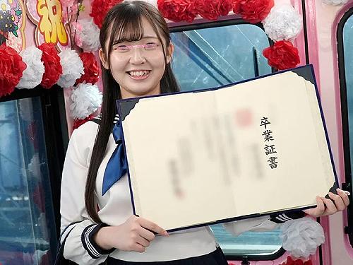 卒業式を終えたばかりで「素股」という言葉すら知らない素人JKをMM便に乗せデカチン素股体験させたら…