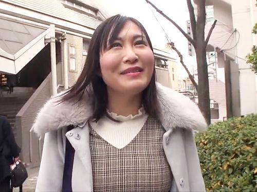 【五十路】性欲旺盛で子供の友達の父親と不倫もしている人妻デブに中出し！