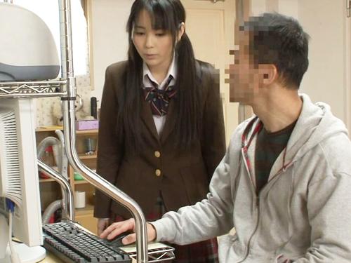 隣の家のPCを修理していたら夫婦のハメ撮り動画が…興奮した娘と変態ママと親子丼に発展w