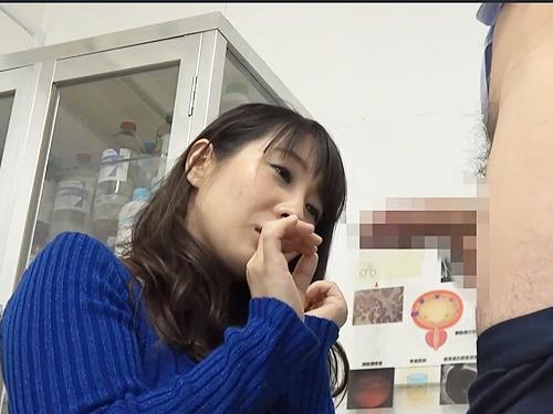 「重量感があるぅ♡」旦那の極小チンコしか見た事のない人妻にデカチン見せたら
