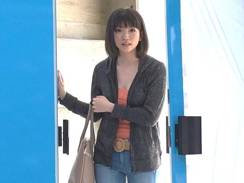 【MM号】賞金でつった陸上女子に3本のチンポを握らせたら金メダル級のチンポ扱いだった4P