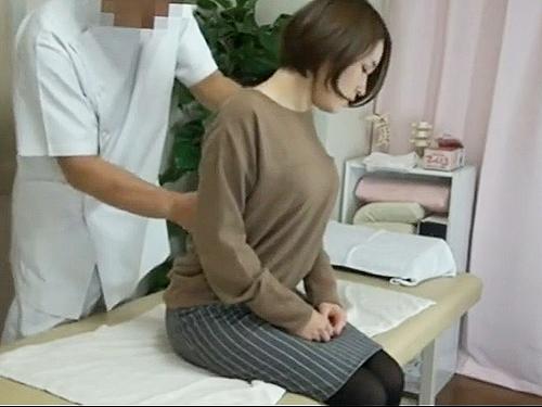 整体院でセクハラ手マンに絶叫イキ！挿入直前で別の患者が来て追い出される巨乳OLが呆然w