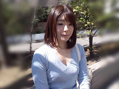 三十路の人妻が「童貞とHしたくて応募した」元気すぎるチンポに大興奮で何度も中出しで筆おろしw