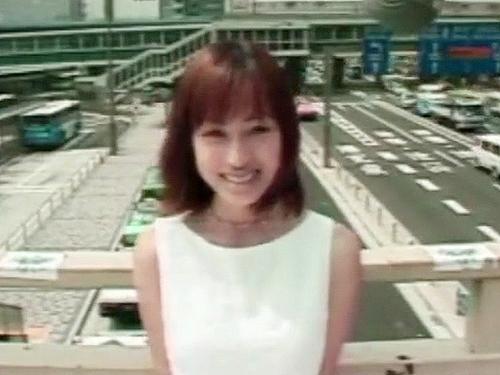 「人がいっぱいいて興奮した♡」及川奈央のAVデビュー！初めての潮吹きプロのチンポでイク18歳