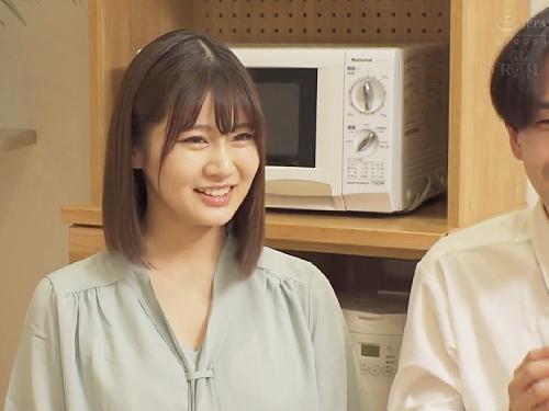 結婚しろとうるさい両親に彼氏役の同僚を会せて一緒にお風呂に入ったりイチャイチャを見せつけてるうちに