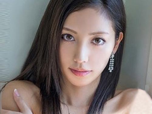 【横山美雪】鳥肌が立っちゃう～♡デビュー作品を見ながら引退SEXするwww