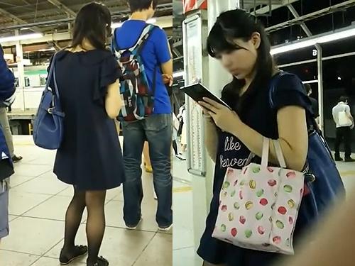 【パンチラ】電車待ちお姉さんたちを逆さ撮りでパンツを盗撮