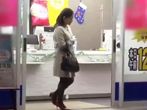 【レイプ】帰宅中のOLをストーキングして家に押し入り2人がかりで犯すヤバイやつ