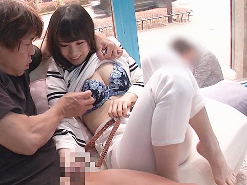 【寝取られ】先っぽがおっきい♡デカチンに理性崩壊！旦那と子供を待たせてMM号で他人棒を貪る若妻