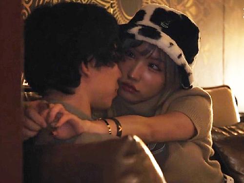 同窓会で再会した幼馴染がギャルになっていた！酔った勢いでラブホに行き朝まで中出しSEX