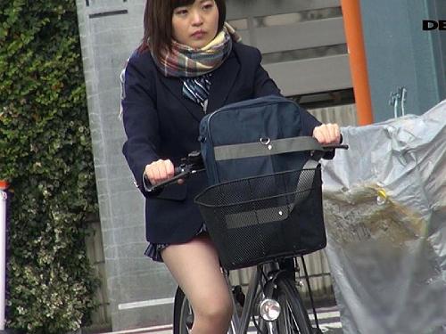 彼氏とした中出しSEXが忘れられず中出しSEXを求めてAV応募してきたJKが自宅で5Pしてイキまくる