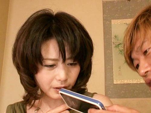 「おばさん溜まってるんですか？」息子のパンツでオナってる所を息子の友人に覗かれ脅された四十路ママ