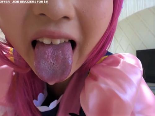 このたっぷり唾液のベロでチンポフェラしてくれるアニメのコスプレのドＭご奉仕系アイドル変態痴女すぎる【若月まりあ】