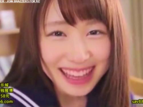 ※この笑顔の10秒前に口内射精されてます※清楚の正統派美少女アイドルJKが制服のままチンポフェラで口内射精【土屋あさみ】